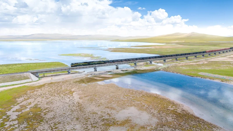 Scenery along Qinghai-Tibet Railway