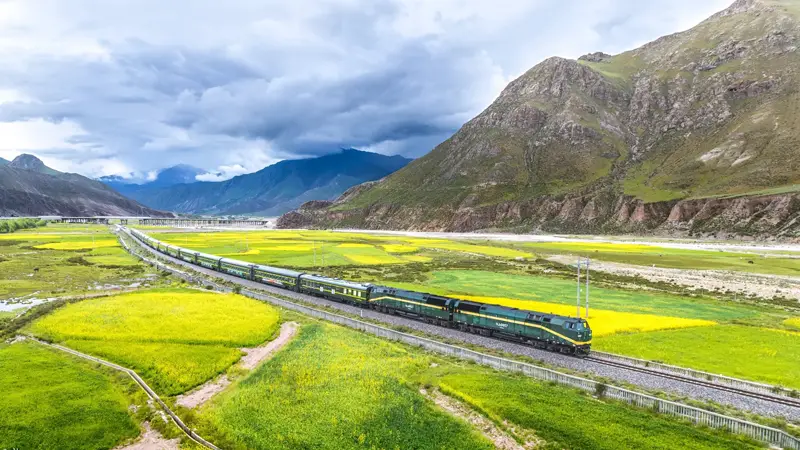 Scenery along Qinghai-Tibet Railwway